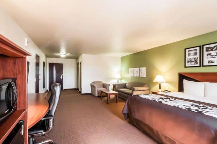 Room 27 of 44