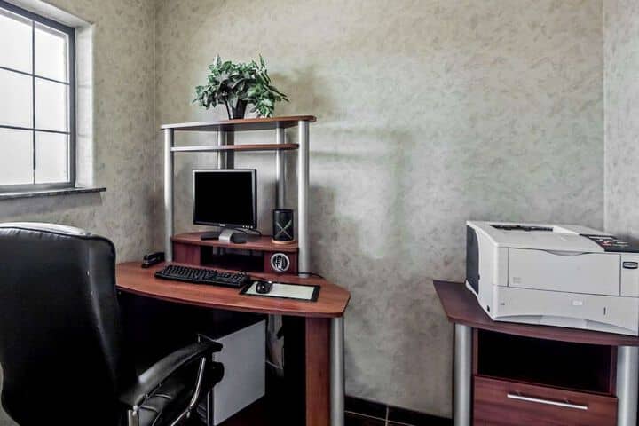 Business Center 42 of 44